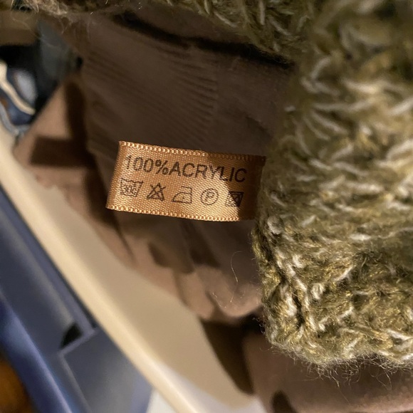 Green Sweater Poncho - Picture 4 of 6